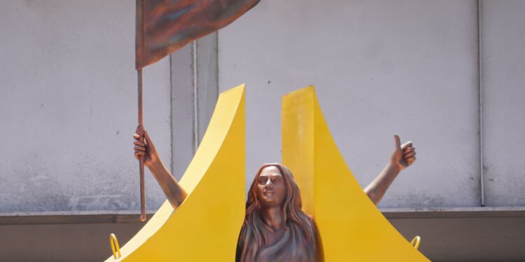 Hyderabad’s YFLO to unveil 20 Feet iconic art installation ”Statue of Empowerment & Glory” at Mindspace Circle Madhapur