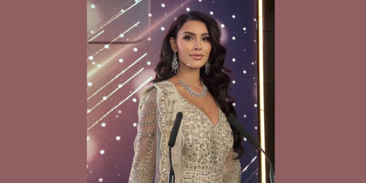 Glamorous Deana Uppal hosts the prestigious Asian Achievers Awards-World Media Network