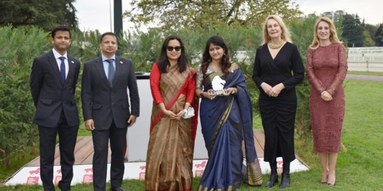 Indian artist Swati Ghosh wins The 'Arte and Cavallo Trofeo' award in Milan for her artwork "Power of Energy"