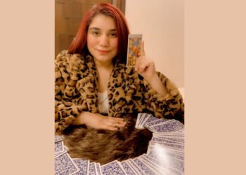 Shivanshi Bhutani : Best tarot card reader and healer in India